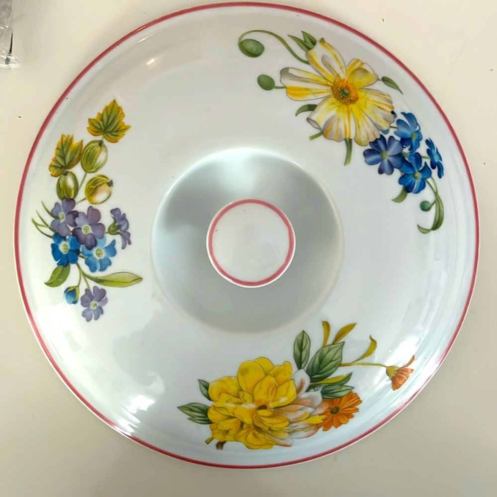 Ashford (Red Trim) collection by Royal Worcester 9 inch lid used